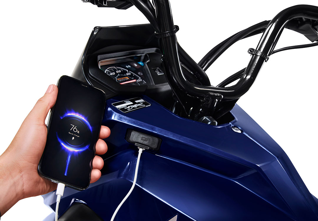 Painel da Honda Pop 110i ES 2026 com indicadores de combustível e injeção eletrônica.