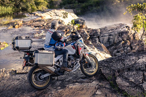 Seja uma viagem curta ou uma longa numa aventura solo pelo país, o sucesso dessa jornada depende de um bom planejamento e da preparação adequada da sua moto.