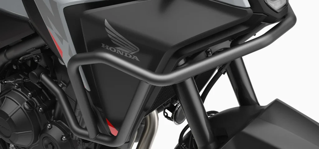 Acessório usado em modelos como: Honda NX 500. Oferece proteção na parte exterior da motocicleta, além de proporcionar uma imagem agressiva ao modelo.