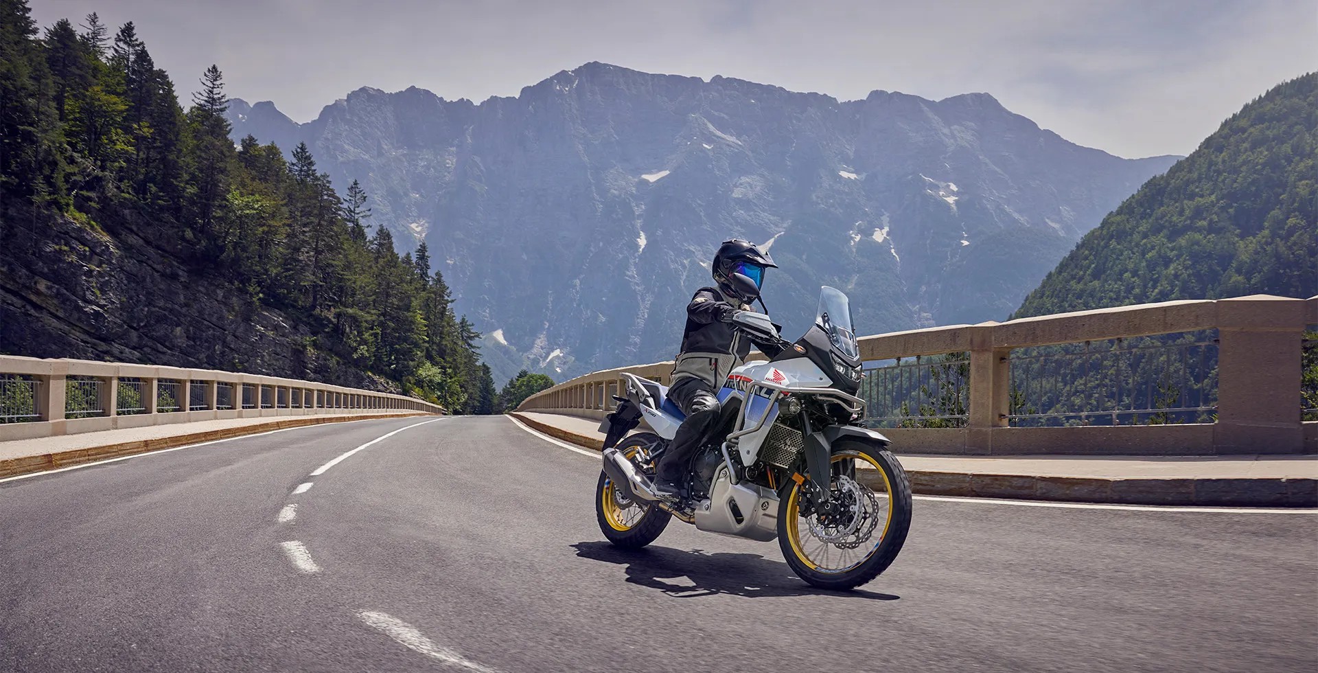 TRANSALP750_202511_detalhe_CAPA02