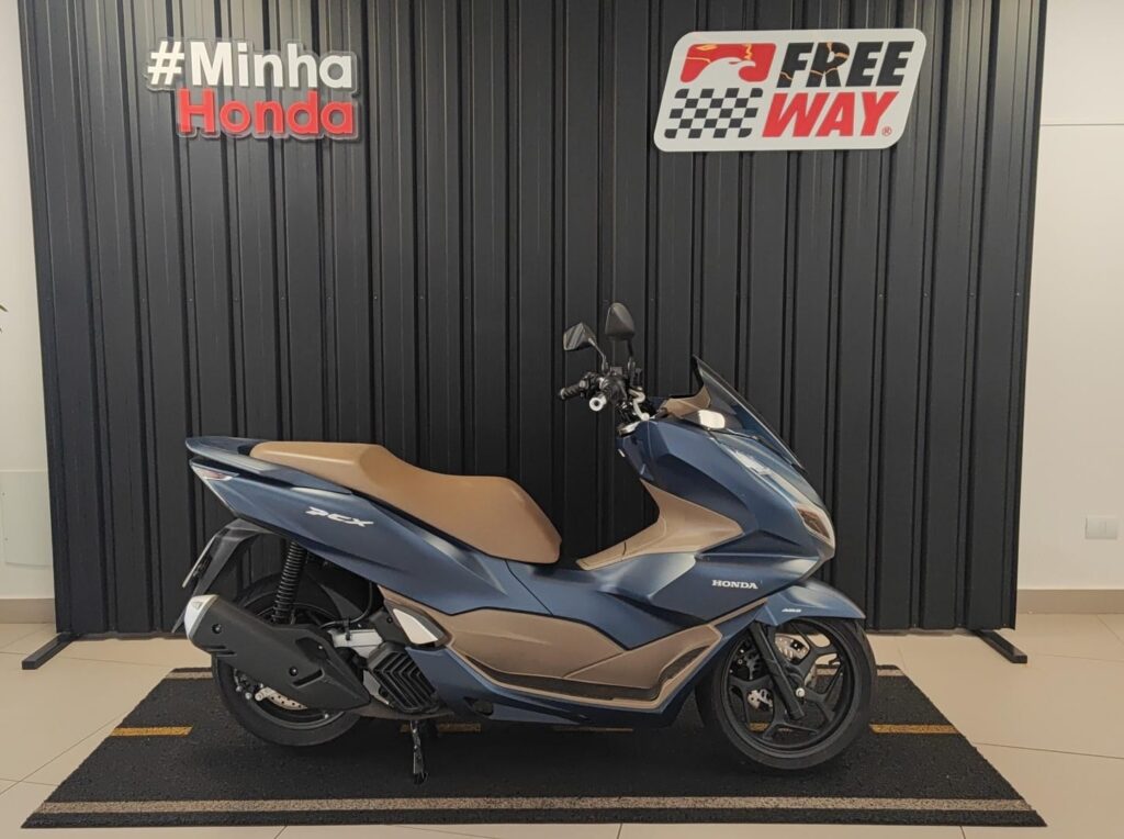 MOTO SEMINOVA DISPONÍVEL NO GRUPO FREEWAY, CONCESSIONÁRIA MARINGÁ (MATRIZ). MOTO HONDA, MODELO PCX 160, REFERENCIA 009407.
