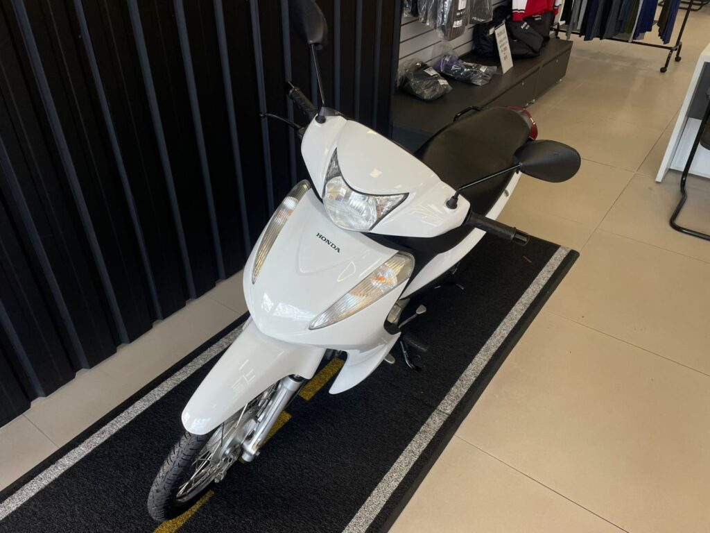 MOTO SEMINOVA DISPONÍVEL NO GRUPO FREEWAY, CONCESSIONÁRIA PARANAVAÍ-PR. MOTO HONDA, MODELO BIZ 110I, REFERENCIA 509090.