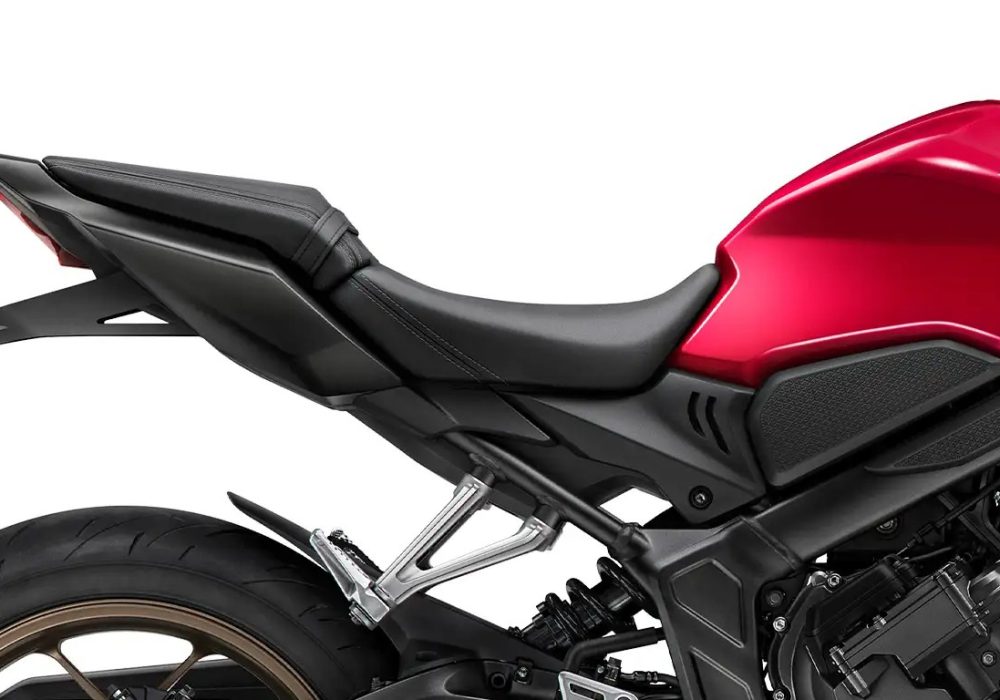 Nova CB650R 2025 na Freeway Honda. Pronta para Aventuras e cheia de estilo esportivo, motor 4 cilindros, painel moderno e performance ideal para quem ama pilotar com estilo e tecnologia.