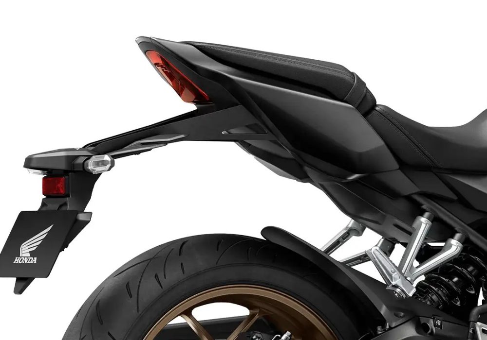Nova CB650R 2025 na Freeway Honda. Pronta para Aventuras e cheia de estilo esportivo, motor 4 cilindros, painel moderno e performance ideal para quem ama pilotar com estilo e tecnologia.