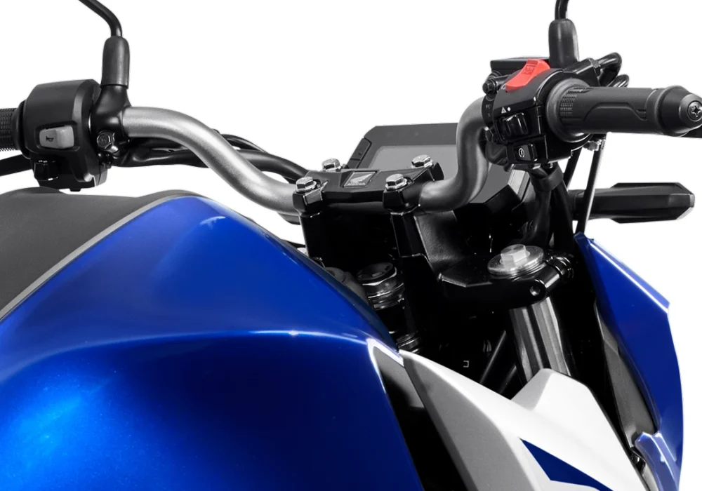 A nova CB 300F Twister impressionam pelo seu design moderno e robusto. Linhas pensadas para entregar estilo, garantindo uma presença marcante nas ruas.