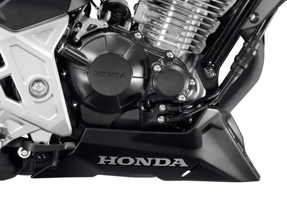 A nova CB 300F Twister impressionam pelo seu design moderno e robusto. Linhas pensadas para entregar estilo, garantindo uma presença marcante nas ruas.