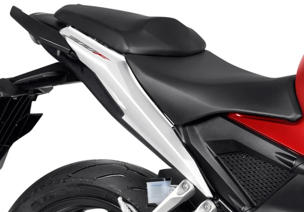A nova CB 300F Twister impressionam pelo seu design moderno e robusto. Linhas pensadas para entregar estilo, garantindo uma presença marcante nas ruas.