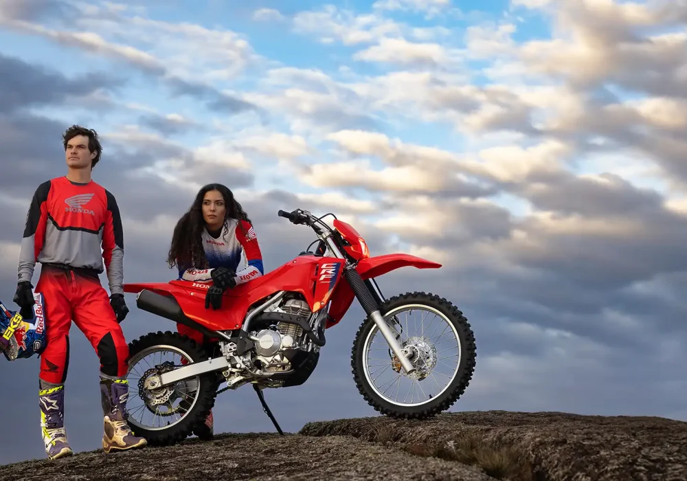Moto Honda CRF 300F off-road em ação. Veja esse lançamento aqui na Honda Freeway!