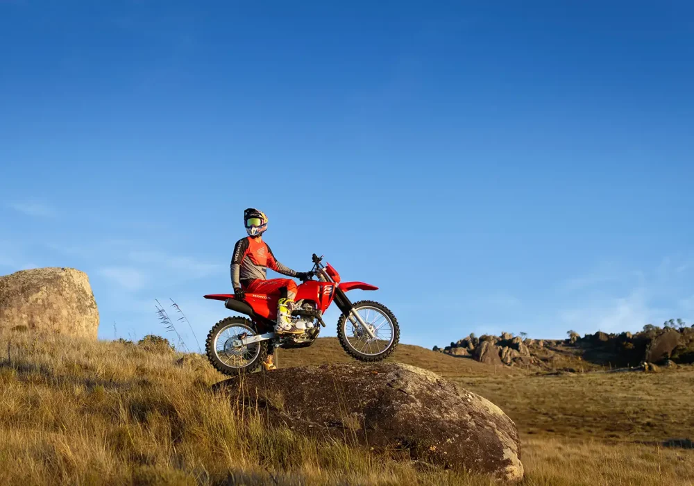 Moto Honda CRF 300F off-road em ação. Veja esse lançamento aqui na Honda Freeway!