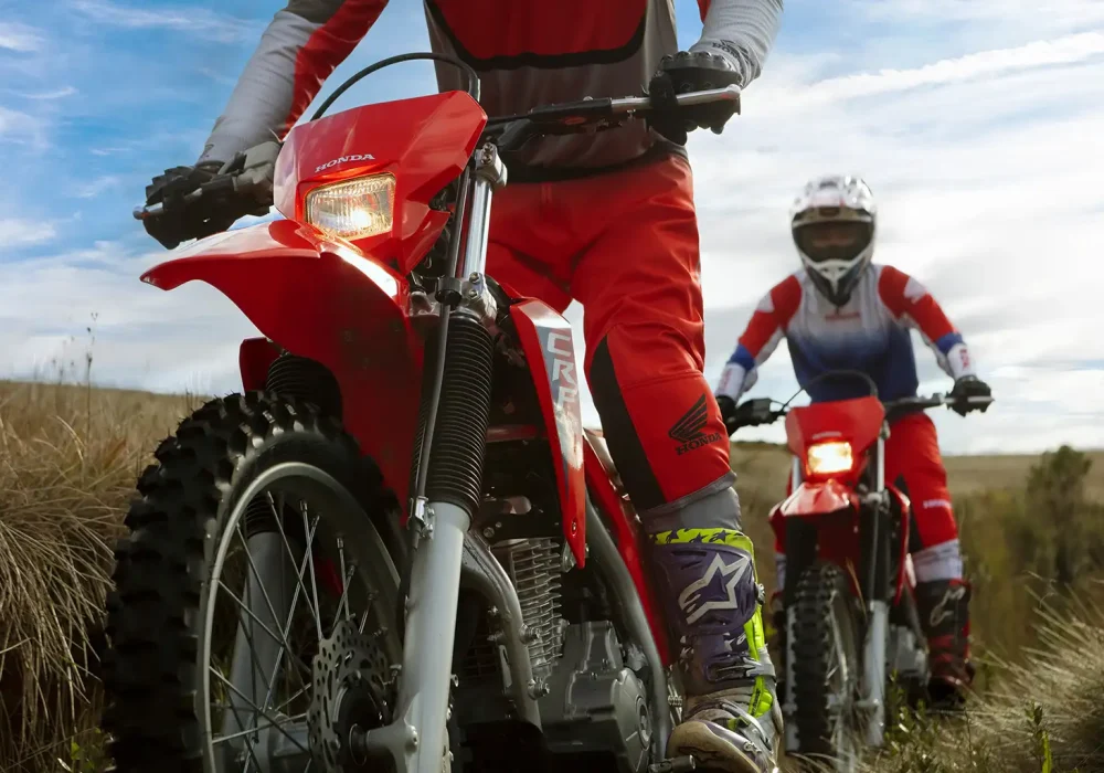 Moto Honda CRF 300F off-road em ação. Veja esse lançamento aqui na Honda Freeway!