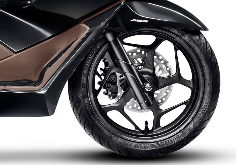 Scooter Honda PCX 2025 – conforto, economia e estilo para o dia a dia urbano