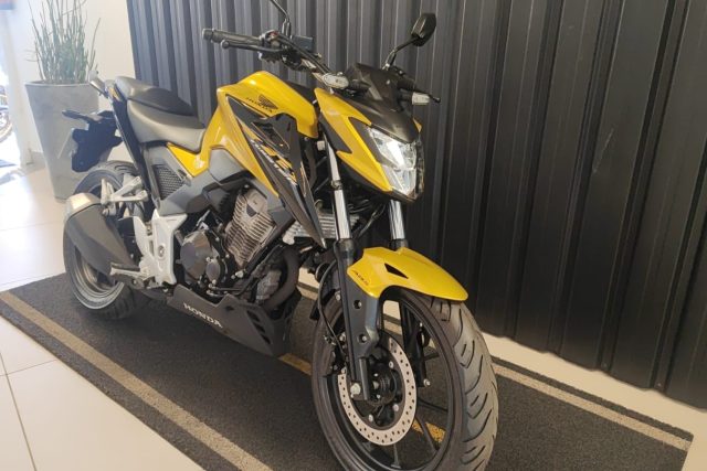 MOTO SEMINOVA HONDA CB TWISTER NA FREEWAY 02322