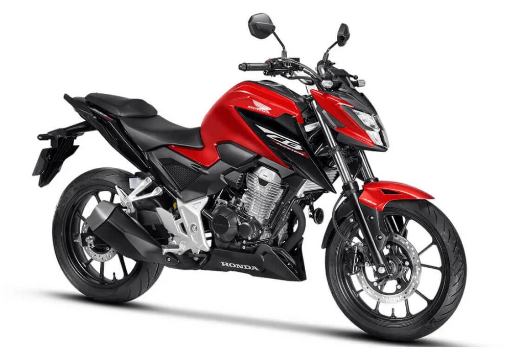 A nova CB 300F Twister traz um design ousado e futurista, com linhas dinâmicas que refletem sua personalidade esportiva e inovadora.