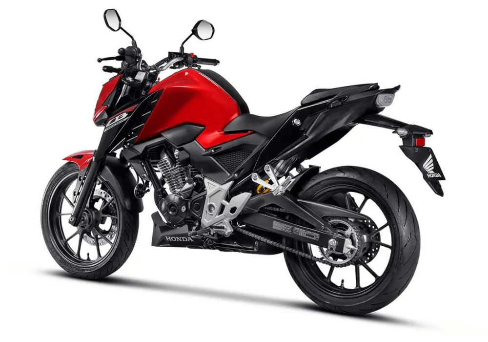 A nova CB 300F Twister traz um design ousado e futurista, com linhas dinâmicas que refletem sua personalidade esportiva e inovadora.