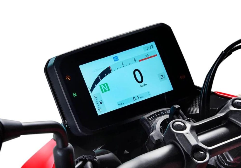 Nova Honda Hornet 500, vem com um novo display TFT colorido de 5" oferecendo ótima visibilidade e leitura intuitiva.