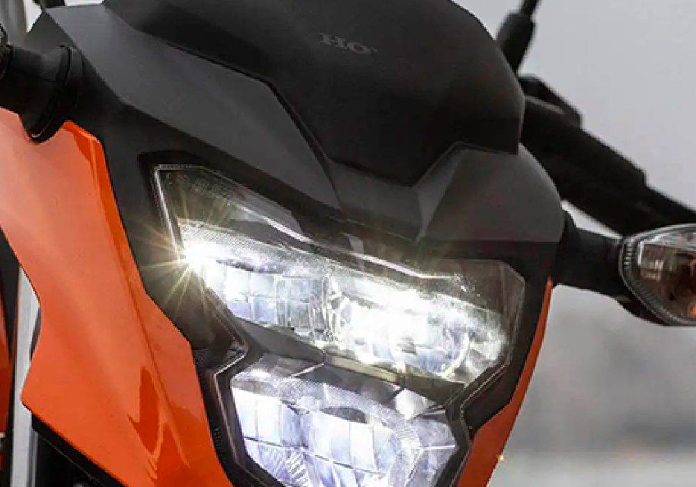 A CG 160 Titan é para quem não abre mão de personalidade e eficiência. Freios ABS, LED e um design marcante, ela eleva o padrão na cidade.