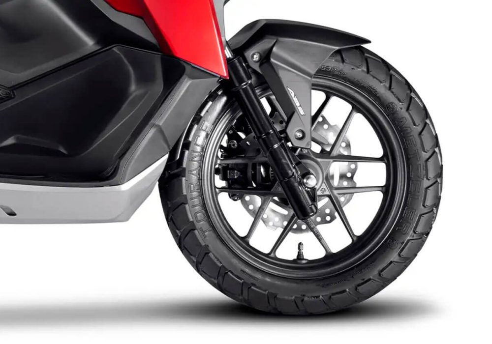 A HONDA ADV 2025 apresenta um design imponente, arrojado e cheio de estilo. Tudo isso para você viver a melhor aventura. Melhores condições somente no Grupo Honda Freeway.