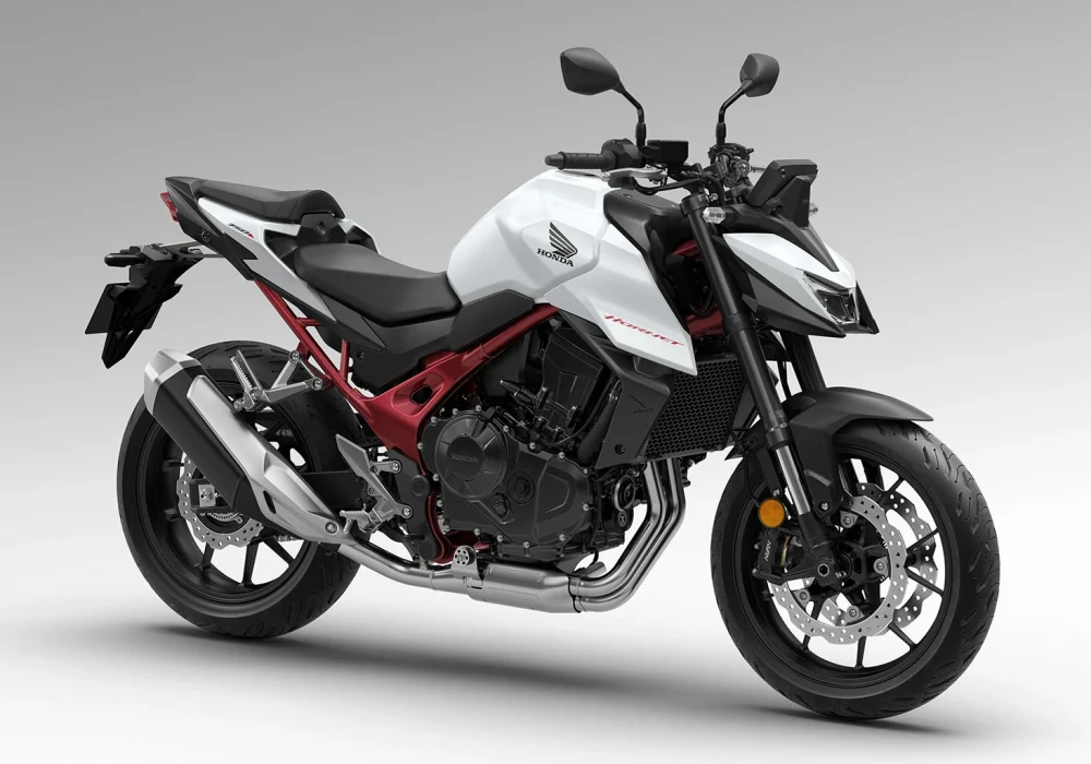 HORNET750_202511_detalhe_2025-CB750_Hornet_ED_studio_Mat_Pearl_Glare_White_34_Front_Right_L_0