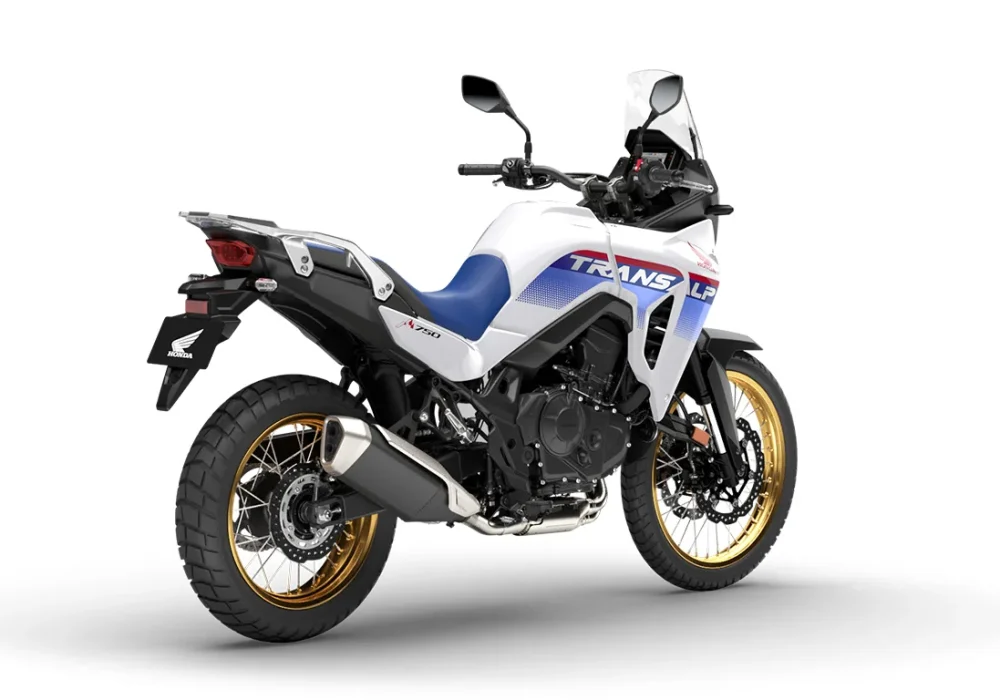 TRANSALP750_202511_detalhe_moto-transalp-honda-visao-lateral-de-longe