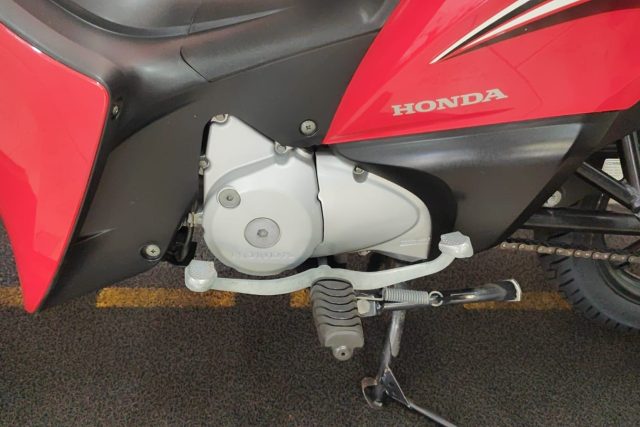 MOTO SEMINOVA DISPONÍVEL NO GRUPO FREEWAY, CONCESSIONÁRIA MANDAGUAÇU-PR. MOTO HONDA, MODELO BIZ 125, REFERENCIA 304525.