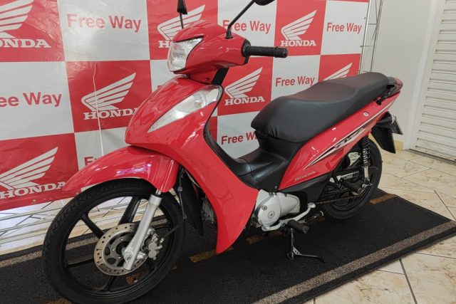 MOTO SEMINOVA DISPONÍVEL NO GRUPO FREEWAY, CONCESSIONÁRIA MANDAGUAÇU-PR. MOTO HONDA, MODELO BIZ 125, REFERENCIA 304525.