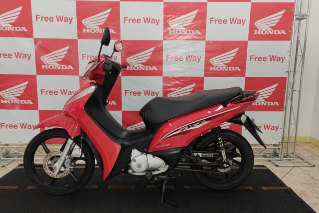 MOTO SEMINOVA DISPONÍVEL NO GRUPO FREEWAY, CONCESSIONÁRIA MANDAGUAÇU-PR. MOTO HONDA, MODELO BIZ 125, REFERENCIA 304525.