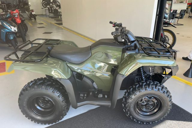 MOTO SEMINOVA DISPONÍVEL NO GRUPO FREEWAY, CONCESSIONÁRIA PARANAVAÍ-PR. MOTO HONDA, MODELO TRX 420 FOURTRAX, REFERENCIA 002011.