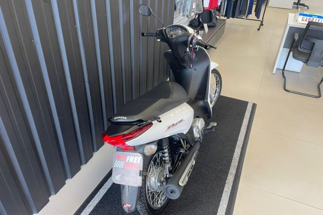 MOTO SEMINOVA DISPONÍVEL NO GRUPO FREEWAY, CONCESSIONÁRIA PARANAVAÍ-PR. MOTO HONDA, MODELO BIZ 110I, REFERENCIA 509090.