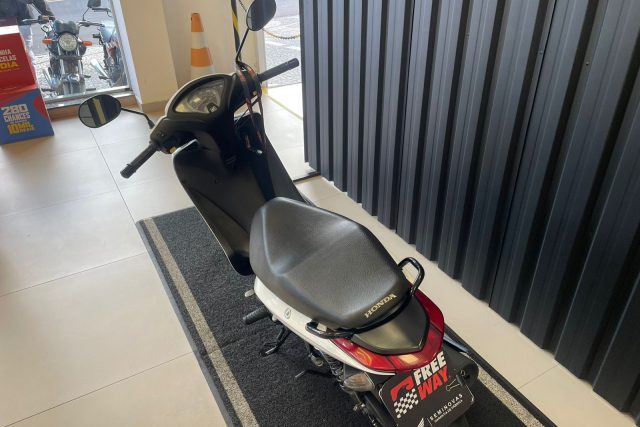 MOTO SEMINOVA DISPONÍVEL NO GRUPO FREEWAY, CONCESSIONÁRIA PARANAVAÍ-PR. MOTO HONDA, MODELO BIZ 110I, REFERENCIA 509090.