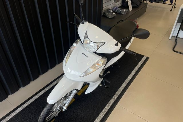 MOTO SEMINOVA DISPONÍVEL NO GRUPO FREEWAY, CONCESSIONÁRIA PARANAVAÍ-PR. MOTO HONDA, MODELO BIZ 110I, REFERENCIA 509090.