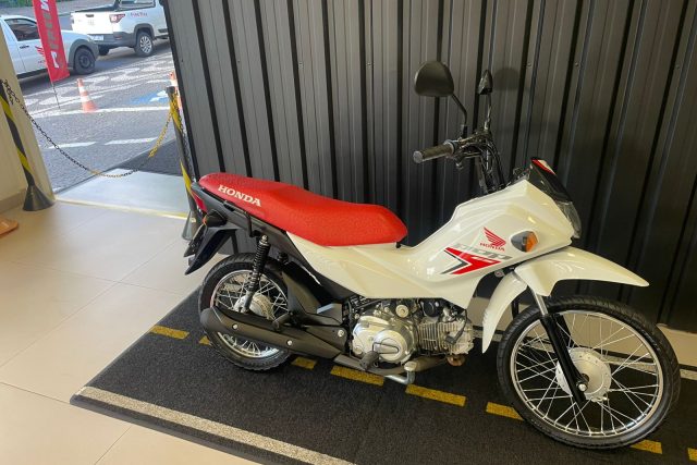 MOTO SEMINOVA DISPONÍVEL NO GRUPO FREEWAY, CONCESSIONÁRIA PARANAVAÍ-PR. MOTO HONDA, MODELO POP 110I, REFERENCIA 023057.