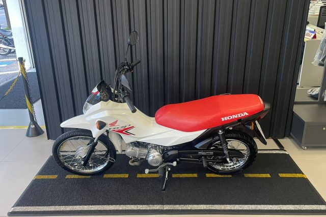 MOTO SEMINOVA DISPONÍVEL NO GRUPO FREEWAY, CONCESSIONÁRIA PARANAVAÍ-PR. MOTO HONDA, MODELO POP 110I, REFERENCIA 023057.