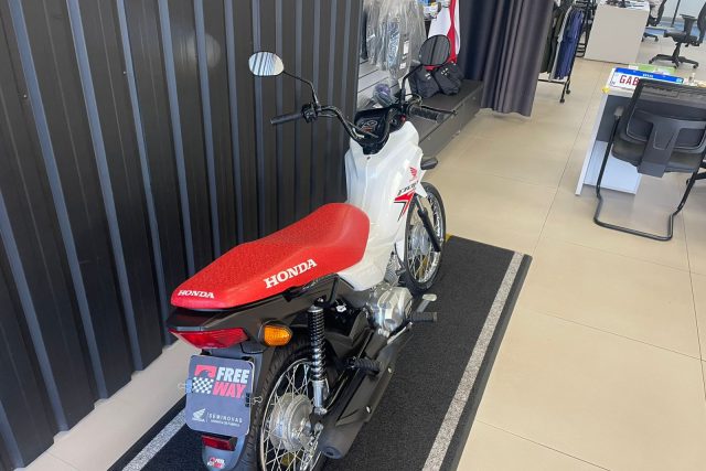 MOTO SEMINOVA DISPONÍVEL NO GRUPO FREEWAY, CONCESSIONÁRIA PARANAVAÍ-PR. MOTO HONDA, MODELO POP 110I, REFERENCIA 023057.