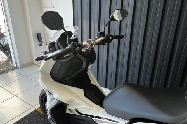 MOTO SEMINOVA DISPONÍVEL NO GRUPO FREEWAY, CONCESSIONÁRIA CIANORTE II-PR. MOTO HONDA, MODELO ADV 150, REFERENCIA 003969.