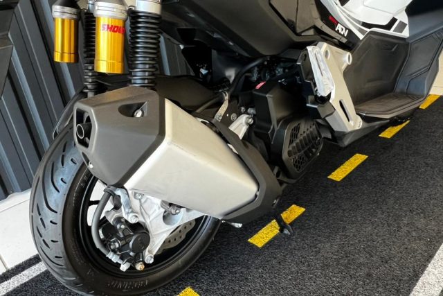 MOTO SEMINOVA DISPONÍVEL NO GRUPO FREEWAY, CONCESSIONÁRIA CIANORTE II-PR. MOTO HONDA, MODELO ADV 150, REFERENCIA 003969.