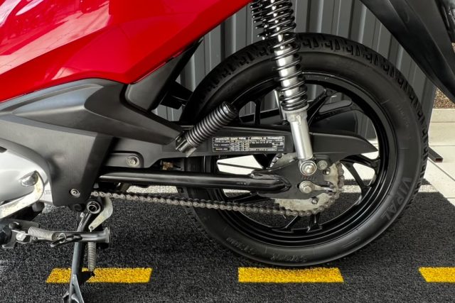 MOTO SEMINOVA DISPONÍVEL NO GRUPO FREEWAY, CONCESSIONÁRIA CIANORTE II-PR. MOTO HONDA, MODELO BIZ 125, REFERENCIA 028718.