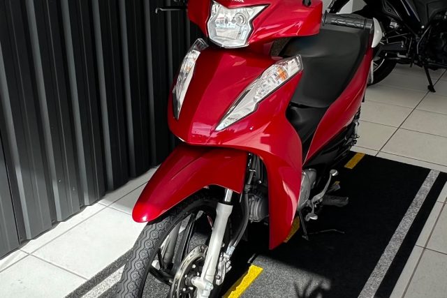 MOTO SEMINOVA DISPONÍVEL NO GRUPO FREEWAY, CONCESSIONÁRIA CIANORTE II-PR. MOTO HONDA, MODELO BIZ 125, REFERENCIA 028718.