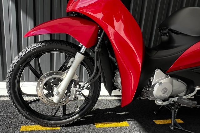 MOTO SEMINOVA DISPONÍVEL NO GRUPO FREEWAY, CONCESSIONÁRIA CIANORTE II-PR. MOTO HONDA, MODELO BIZ 125, REFERENCIA 028718.