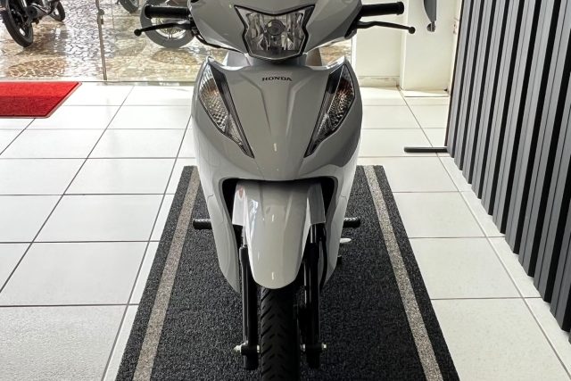 MOTO SEMINOVA DISPONÍVEL NO GRUPO FREEWAY, CONCESSIONÁRIA CIANORTE II-PR. MOTO HONDA, MODELO BIZ 125, REFERENCIA 038105.