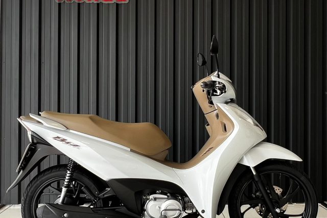 MOTO SEMINOVA DISPONÍVEL NO GRUPO FREEWAY, CONCESSIONÁRIA CIANORTE II-PR. MOTO HONDA, MODELO BIZ 125, REFERENCIA 038105.
