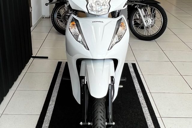 MOTO SEMINOVA DISPONÍVEL NO GRUPO FREEWAY, CONCESSIONÁRIA CIANORTE II-PR. MOTO HONDA, MODELO BIZ 125, REFERENCIA 038105.