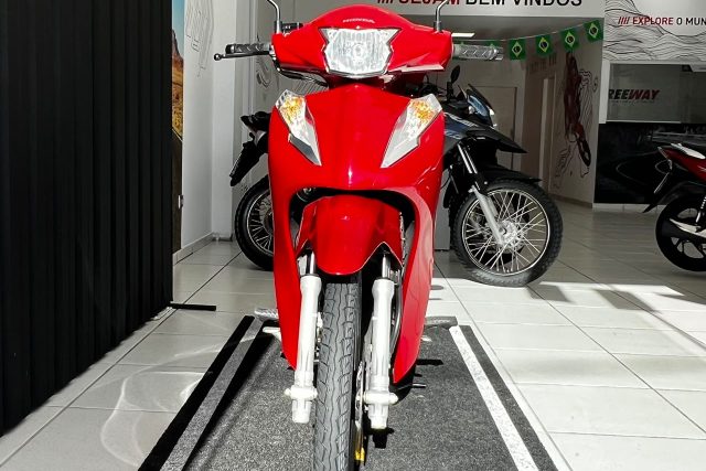 MOTO SEMINOVA DISPONÍVEL NO GRUPO FREEWAY, CONCESSIONÁRIA CIANORTE II-PR. MOTO HONDA, MODELO BIZ 125, REFERENCIA 051597.