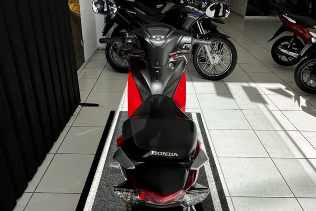 MOTO SEMINOVA DISPONÍVEL NO GRUPO FREEWAY, CONCESSIONÁRIA CIANORTE II-PR. MOTO HONDA, MODELO BIZ 125, REFERENCIA 051597.