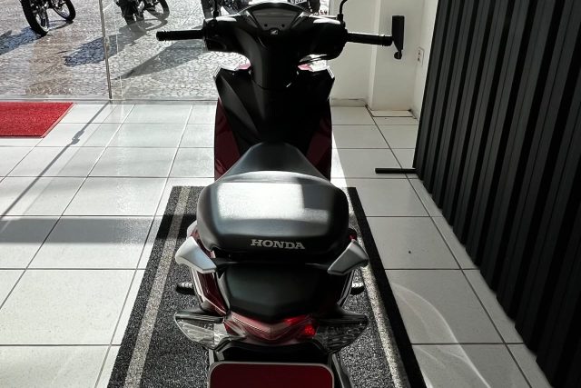 MOTO SEMINOVA DISPONÍVEL NO GRUPO FREEWAY, CONCESSIONÁRIA CIANORTE II-PR. MOTO HONDA, MODELO BIZ 125, REFERENCIA 051597.