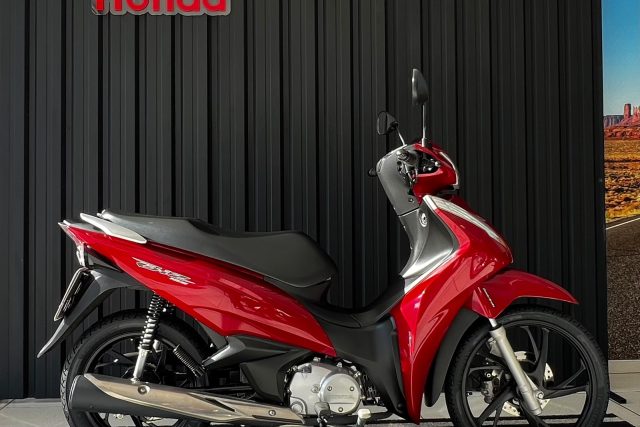 MOTO SEMINOVA DISPONÍVEL NO GRUPO FREEWAY, CONCESSIONÁRIA CIANORTE II-PR. MOTO HONDA, MODELO BIZ 125, REFERENCIA 051597.