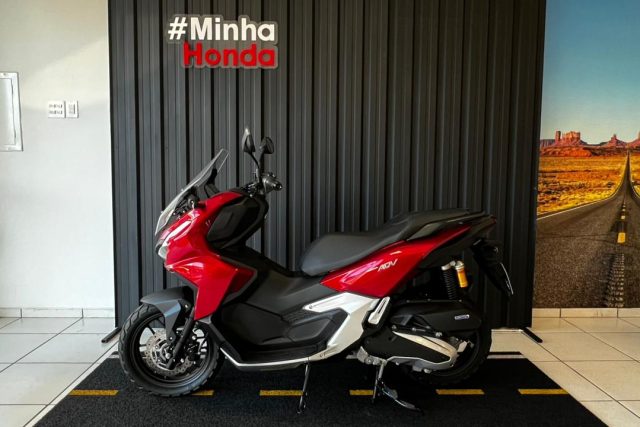 MOTO SEMINOVA DISPONÍVEL NO GRUPO FREEWAY, CONCESSIONÁRIA CIANORTE II-PR. MOTO HONDA, MODELO ADV 160, REFERENCIA 011584.