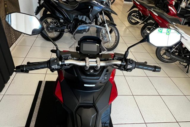MOTO SEMINOVA DISPONÍVEL NO GRUPO FREEWAY, CONCESSIONÁRIA CIANORTE II-PR. MOTO HONDA, MODELO ADV 160, REFERENCIA 011584.