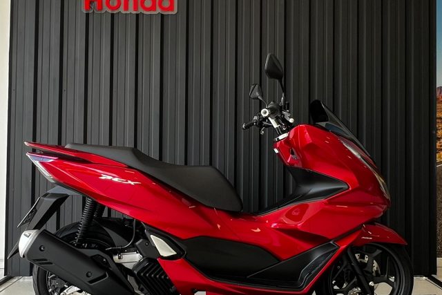 MOTO SEMINOVA DISPONÍVEL NO GRUPO FREEWAY, CONCESSIONÁRIA CIANORTE II-PR. MOTO HONDA, MODELO PCX 160, REFERENCIA 005865.