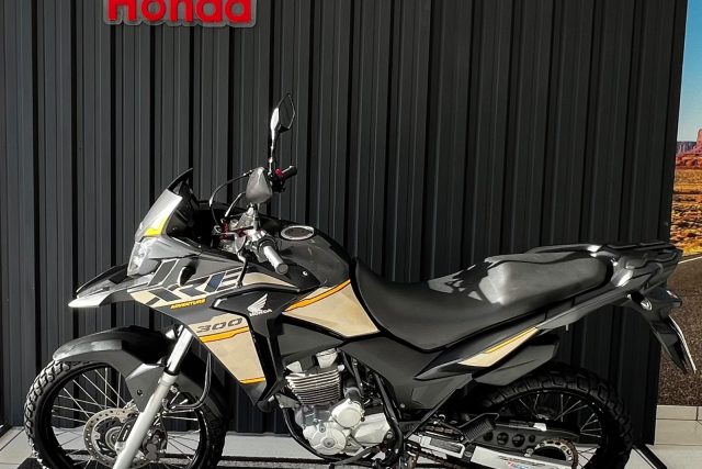 MOTO SEMINOVA DISPONÍVEL NO GRUPO FREEWAY, CONCESSIONÁRIA CIANORTE II-PR. MOTO HONDA, MODELO XRE 300 ADVENTURE, REFERENCIA 203498.