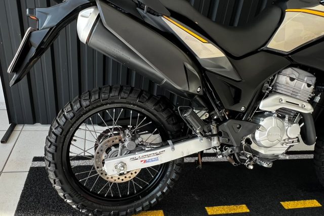 MOTO SEMINOVA DISPONÍVEL NO GRUPO FREEWAY, CONCESSIONÁRIA CIANORTE II-PR. MOTO HONDA, MODELO XRE 300 ADVENTURE, REFERENCIA 203498.